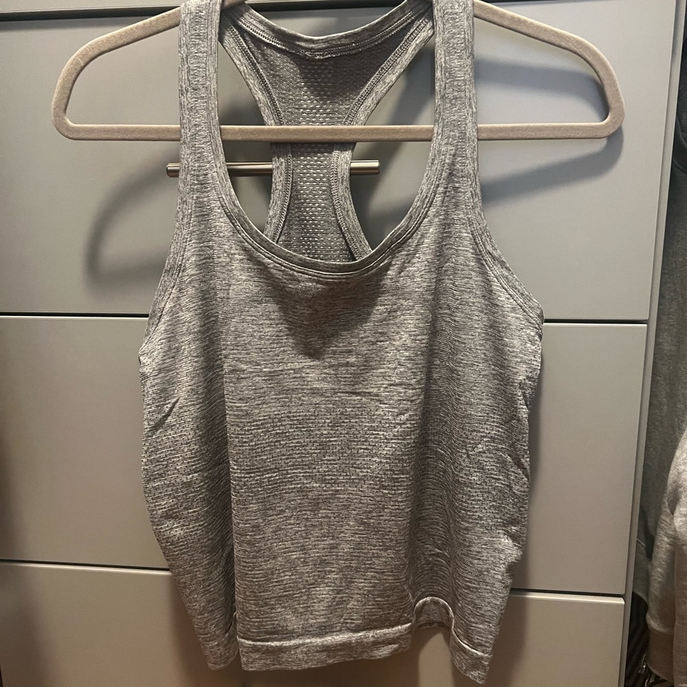 Lululemon Swiftly Tech Racerback sz8 (Hip length)